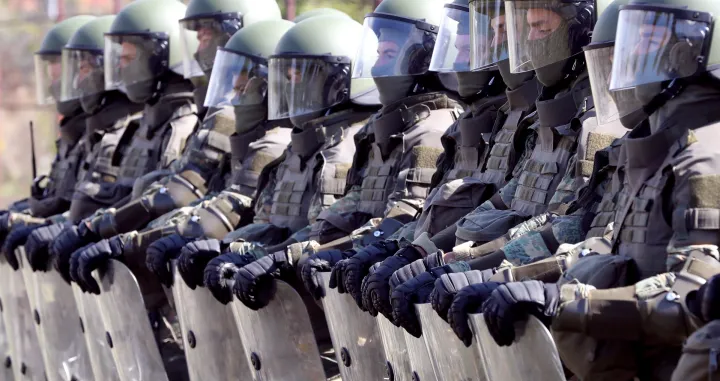 epa09500148 European Forces (EUFOR) soldiers conduct an exercise to demonstrate EUFOR's capabilities on land and in the air, in EUFOR permanent Multinational Battalion in Sarajevo, Bosna and Herzegovina, 01 October 2021. The exercise is carried out by EUFOR reserve forces which arrived from Austria, Bulgaria, Slovakia, Romania and Kosovo Force, to join and integrate with their comrades from Turkey and Hungary. EPA/FEHIM DEMIR/Fehim Demir