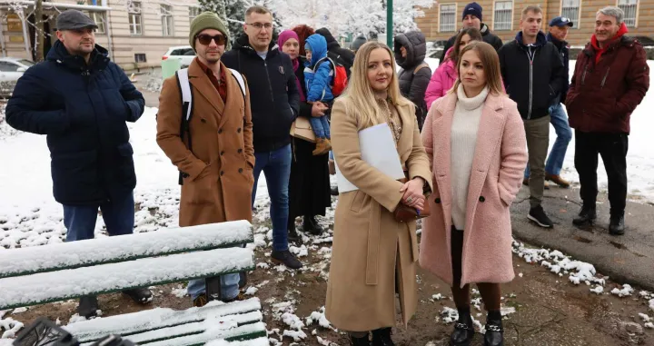 Neformalna grupa mladih organizuje pres-konferenciju i najavljuje protest zbog subvencija za rješavanje stambenog pitanja, park ispred zgrade Vlade KS/Senad Gubelić