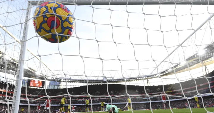 epa09570098 Arsenal's Emile Smith Rowe scores a goal during the English Premier League soccer match between Arsenal FC and Watford FC in London, Britain, 07 November 2021. EPA/FACUNDO ARRIZABALAGA EDITORIAL USE ONLY. No use with unauthorized audio, video, data, fixture lists, club/league logos or 'live' services. Online in-match use limited to 120 images, no video emulation. No use in betting, games or single club/league/player publications