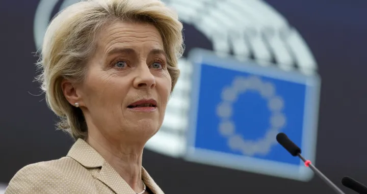 epa10364737 European Commission President Ursula Von Der Leyen gives a statement on the 'Preparation of the European Council meeting of 15-16 December 2022', at the European Parliament in Strasbourg, France, 14 December 2022. EPA/JULIEN WARNAND/Julien Warnand