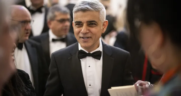 epa09986937 Mayor of London Sadiq Khan attends the City of London's annual London Government Dinner at the Mansion House, in London, Britain, 30 May 2022. The 693rd Lord Mayor of the City of London, Vincent Keaveny, hosts the annual London Government Dinner to bring together political and business leaders of London. In his speech, the Mayor of London Sadiq Khan is set to target the 'anti-London approach' from the UK politicians and planning to urge London's leaders to join him in standing up for the city. EPA/TOLGA AKMEN/Tolga Akmen