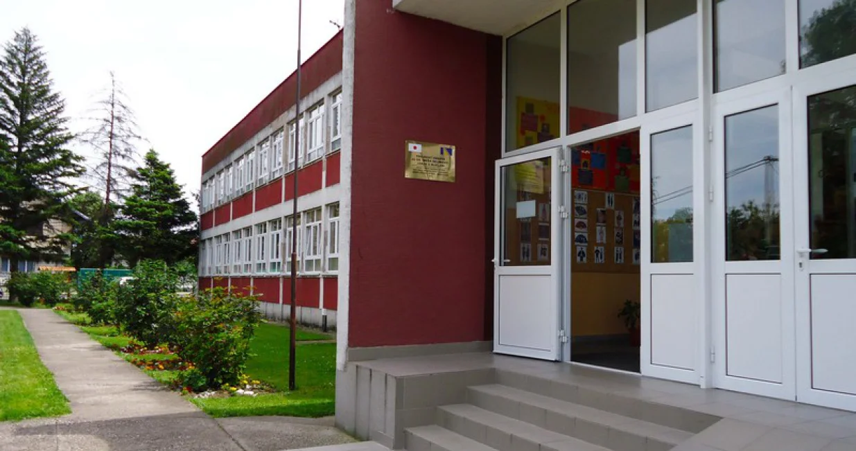 Osnovna školai "Meša Selimović" u naselju Janja/