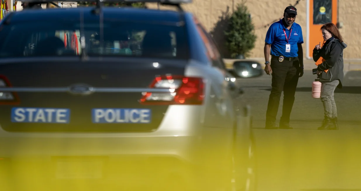 epa10323632 A security officer works at the scene of a mass shooting at the Walmart Supercenter in Chesapeake, Virginia, USA, 23 November 2022. The shooting at around 10:15 pm on 22 November left at least seven people including the shooter dead, police said. EPA/SHAWN THEW/Shawn Thew