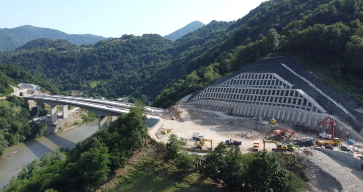 Autoput, dionica Vranduk - Ponirak, nastavljaju se radovi/Jp Autoceste Fbih