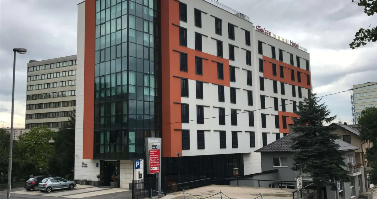 Emiran se nalazi u naselju Nedžarići/