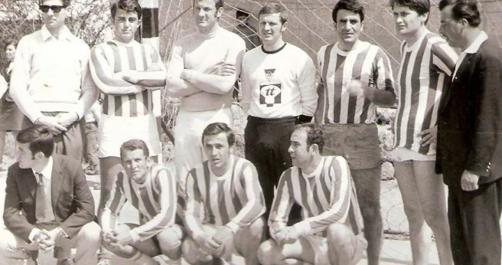 RK Derventa sa Jusufbegovićem (prvi s lijeve strane u gornjem redu) i reprezentativcima Arslanagićem i Kostićem/