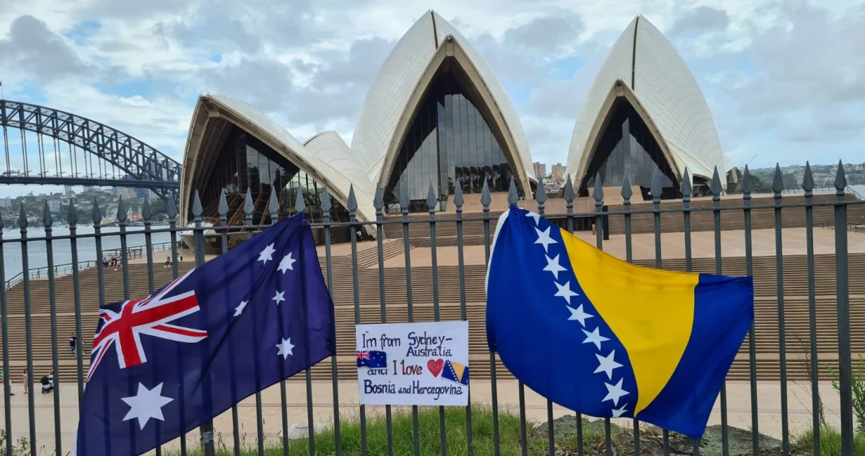 Protesti u Sydneyu, protesti za BiH, Sydyney Opera House, Vijeće bosanske zajednice Novog Južnog Velsa (NJV)/Vijeće Bosanske Zajednice Njv