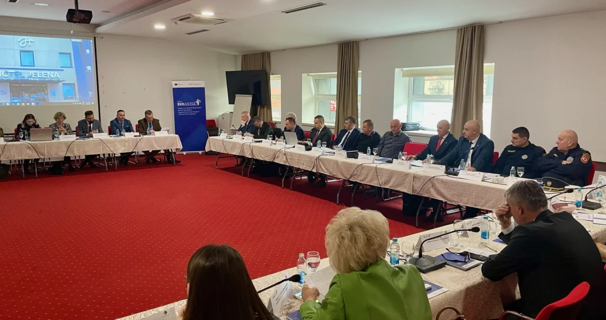 Banja Luka: Više od 40 predsjednika sudova i glavnih tužilaca diskutovalo o Strategiji o sigurnosti pravosuđa u BiH/