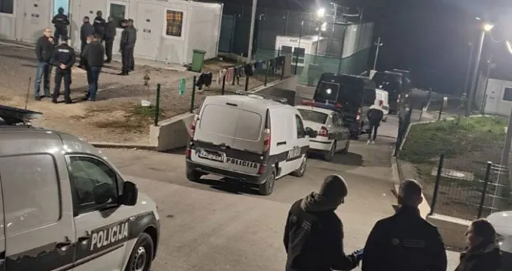 Policajci pretresli prihvatni centar Lipa/Nezavisne/Almir Kapo