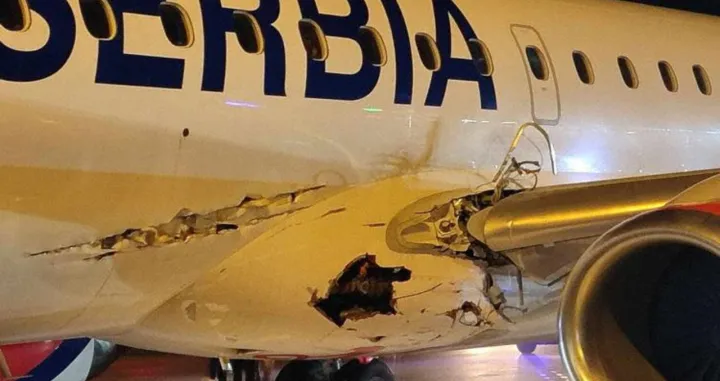 Oštećen avion E-195 Air Serbie/
