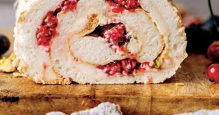 ledeni rolat s bobicama/