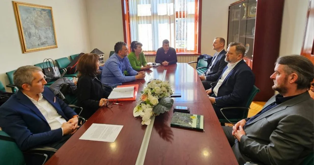 Poslovna zona Ratkovac - preduzeće "Fiko commerc SF" i predstavnici Grada Cazina potpisali su ugovor/