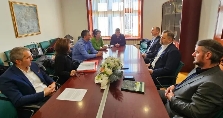 Poslovna zona Ratkovac - preduzeće "Fiko commerc SF" i predstavnici Grada Cazina potpisali su ugovor/