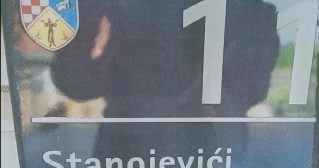 Grb Čapljine na tabli sa nazivom ulice/Čitalac/