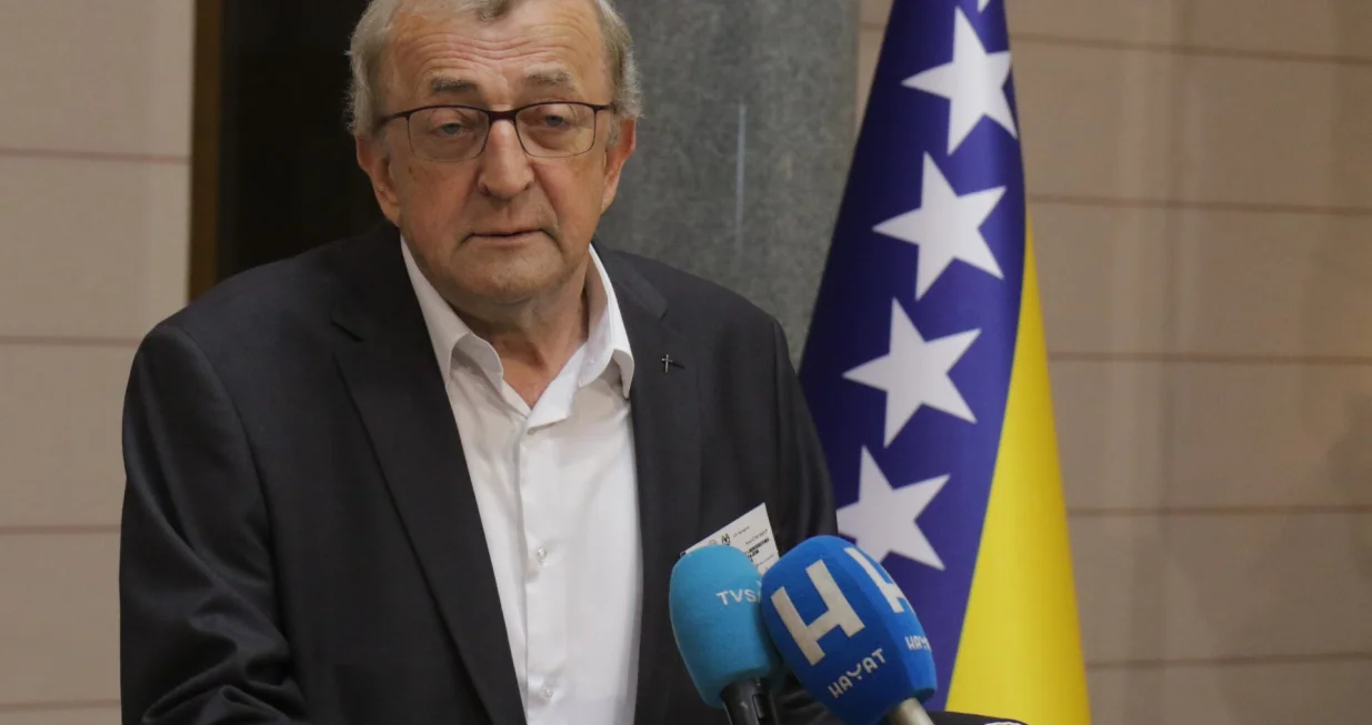 Uvodna obraćanja u okviru naučnog skupa "Agresija na Republiku Bosnu i Hercegovinu: opsada i odbrana Sarajeva - tri decenije poslije" u organizaciji Univerziteta u Sarajevu - Institut za istraživanje zločina protiv čovječnosti i međunarodnog prava i Grada Sarajeva/Senad Gubelić