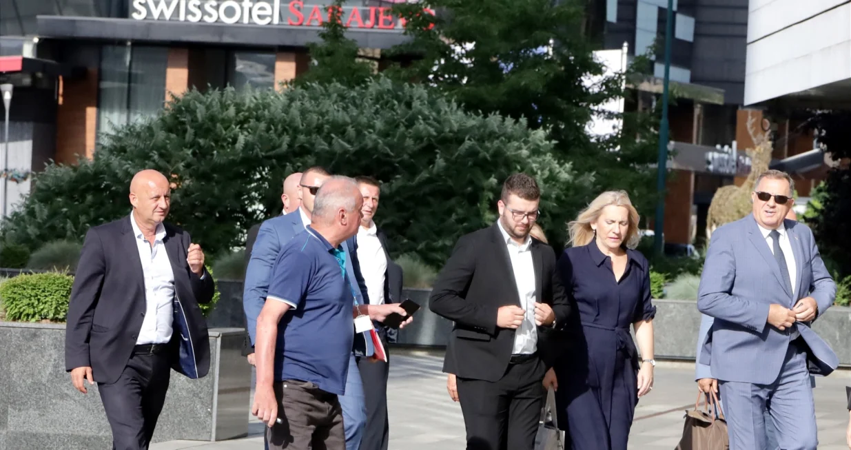 Sastanak lidera Trojke, SNSD-a i HDZ-aPlace: zgrada Parlamenta BiH/Didier Torche 