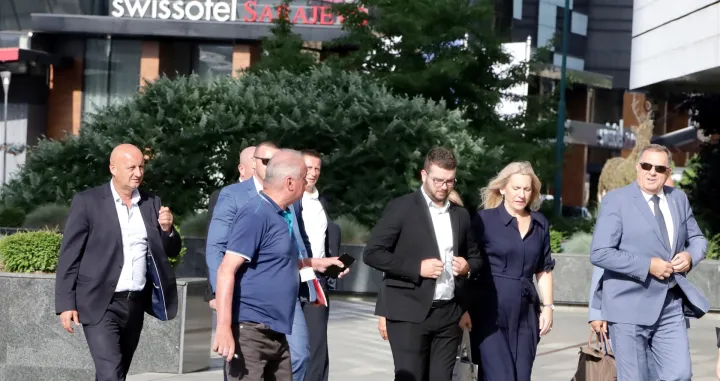 Sastanak lidera Trojke, SNSD-a i HDZ-aPlace: zgrada Parlamenta BiH/Didier Torche 