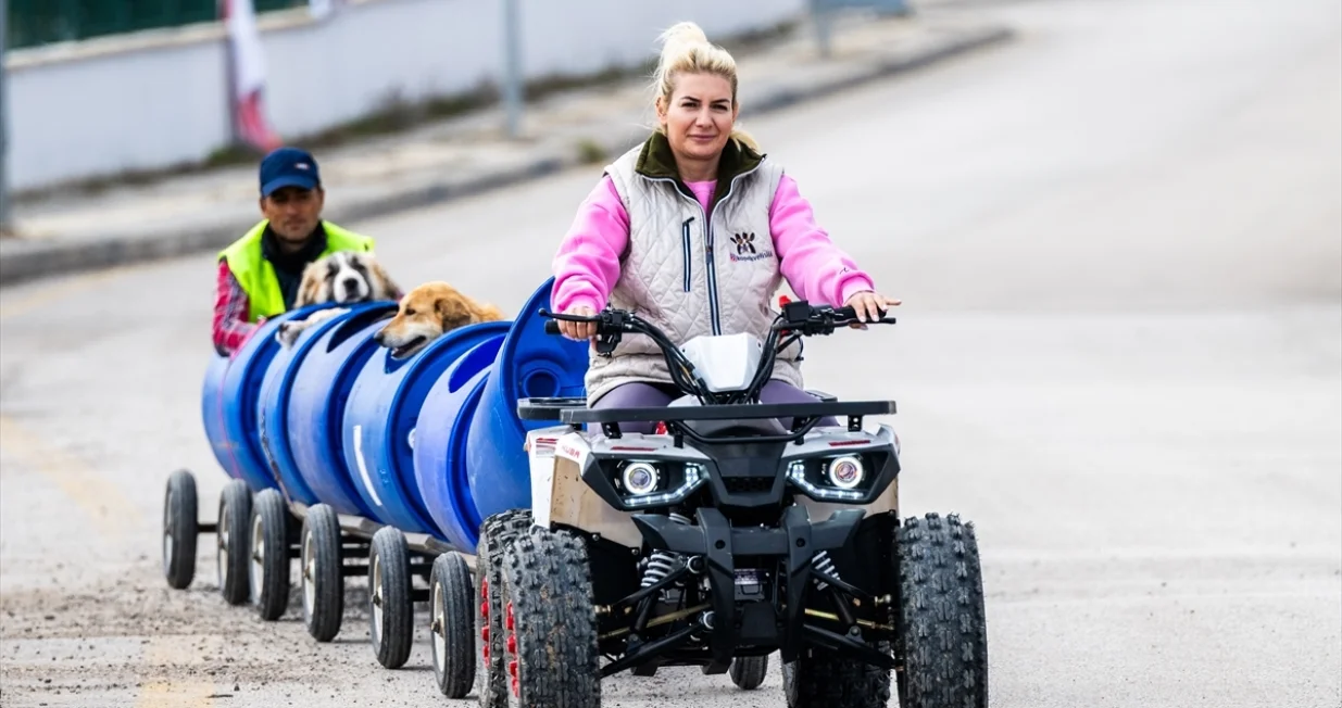 Voz od plastičnih buradi/Anadolija/