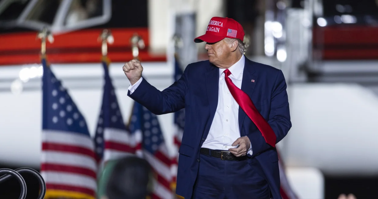 epa10289286 Former President Donald Trump holds a rally for Mehmet Oz, Republican Senate candidate from Pennsylvania, in Latrobe, Pennsylvania, USA, 05 November 2022. The US midterm elections are held every four years at the midpoint of each presidential term and this year include elections for all 435 seats in the House of Representatives, 35 of the 100 seats in the Senate and 36 of the 50 state governors as well as numerous other local seats and ballot issues. EPA/JIM LO SCALZO/Jim Lo Scalzo