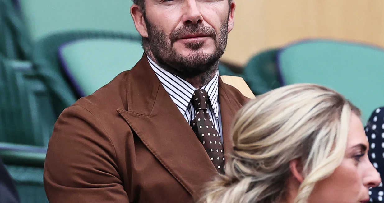 epa10054846 Former England player David Beckham attends the women's quarter final match between Simona Halep of Romania and Amanda Anisimova of the USA at the Wimbledon Championships in Wimbledon, Britain, 06 July 2022. EPA/KIERAN GALVIN  EDITORIAL USE ONLY/Kieran Galvin