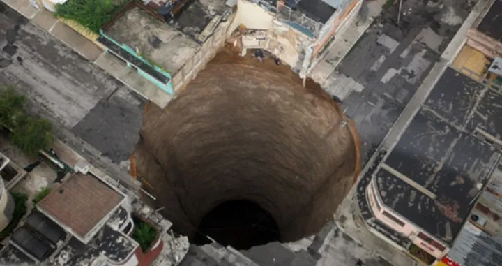 Ogromna vrtača poput ove progutala je nesretnog čovjeka skupa sa sobom/ Flickr/ horslips5/Amir9937