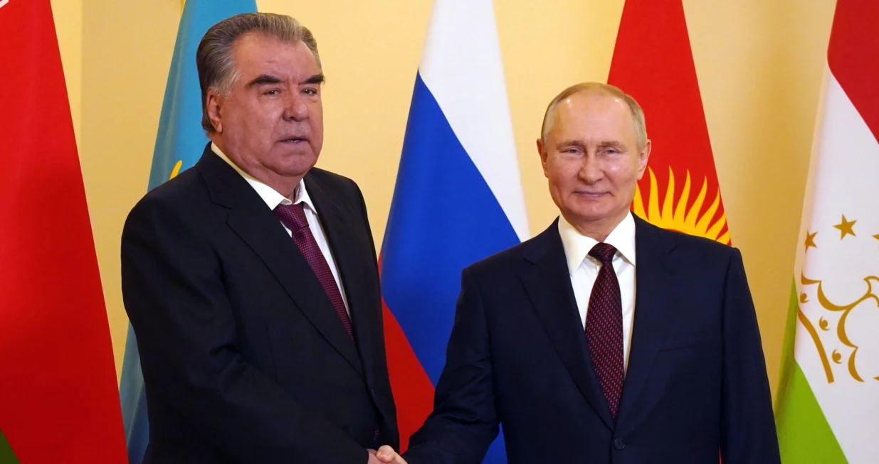 epa10378675 Russian President Vladimir Putin (R) and Tajik President Emomali Rahmon shake hands ahead of an informal summit of the Commonwealth of Independent States (CIS) in St. Petersburg, Russia, 26 December 2022. An informal meeting of the leaders of the CIS countries will be held on December 26-27 at the Boris Yeltsin Presidential Library in St. Petersburg. It is attended by President of Azerbaijan Ilham Aliyev, Prime Minister of Armenia Nikol Pashinyan, President of Belarus Alexander Lukashenko, President of Kazakhstan Kassym-Jomart Tokayev, President of Kyrgyzstan Sadyr Japarov, President of Tajikistan Emomali Rahmon, President of Turkmenistan Serdar Berdimuhamedov and President of Uzbekistan Shavkat Mirziyoyev. According to Vladimir Putin, cooperation between the CIS countries is proceeding successfully, by the end of the year the trade turnover should reach 100 billion USD. EPA/ALEXEI DANICHEV/SPUTNIK/KREMLIN POOL MANDATORY CREDIT/Alexei Danichev/sputnik/kremlin Pool