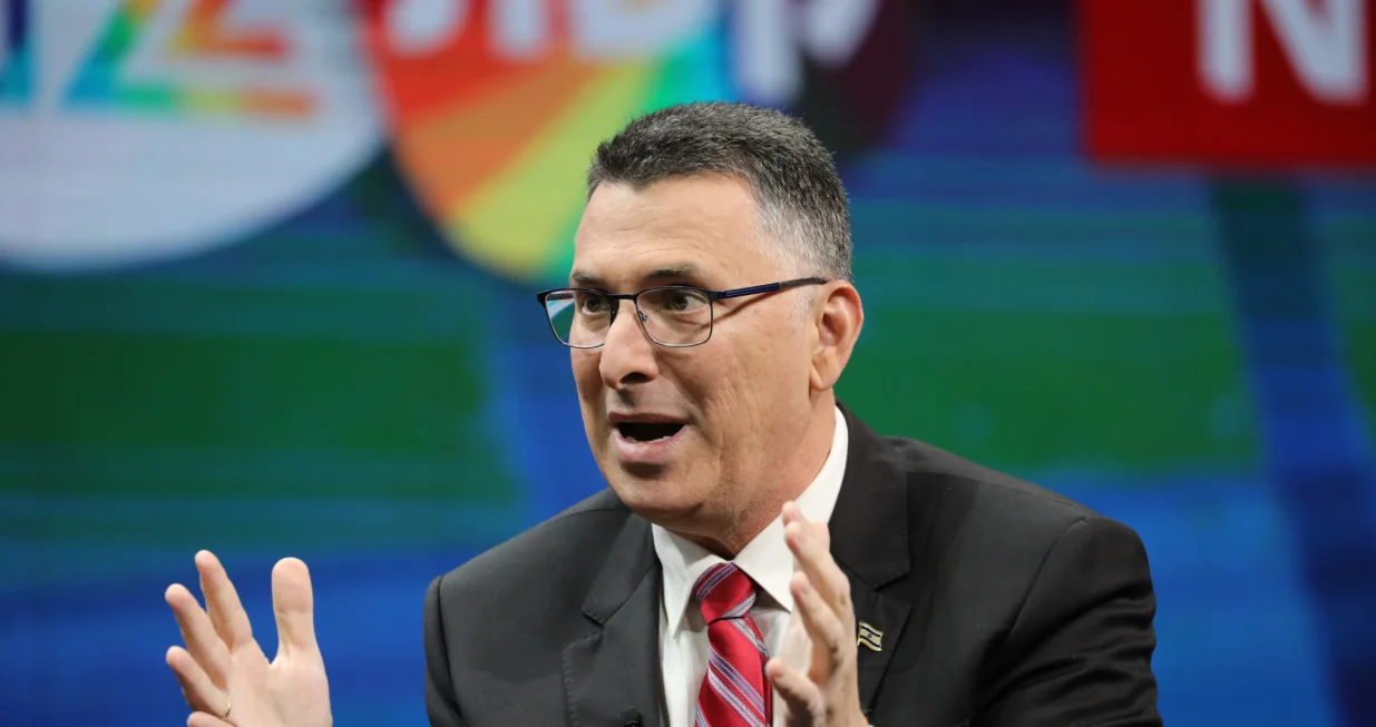 epa09058467 Leader of the Tikva Hadasha (New Hope) party Gideon Saar speaks during the 'Influencers Conference' of the Israeli leading News Channel 12 in Jerusalem, Israel, 07 March 2021. Israel is expected to hold legislative elections on 23 March 2021 to elect the members of the 24th Knesset. EPA/ABIR SULTAN/Abir Sultan