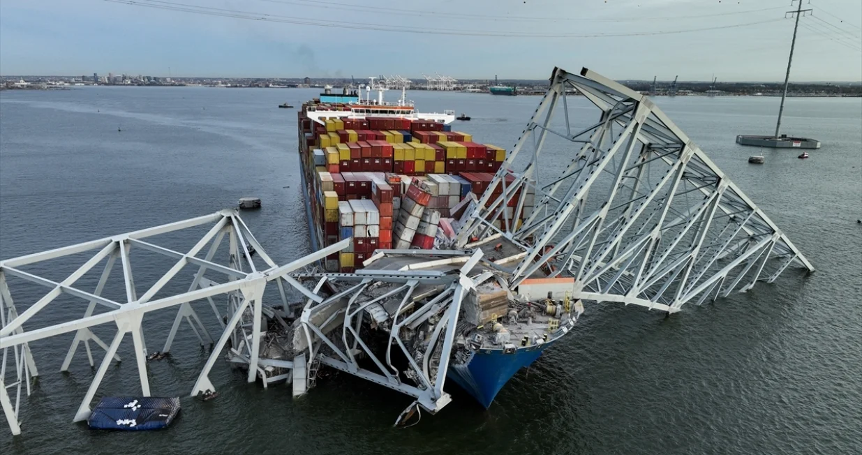 Brod srušio most u Baltimoreu/