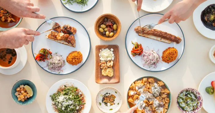 iftar, iftarska sofra, ramazan/Unsplash