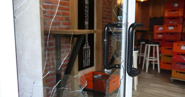 Pekara Manja, razbijen izlog/Fena/