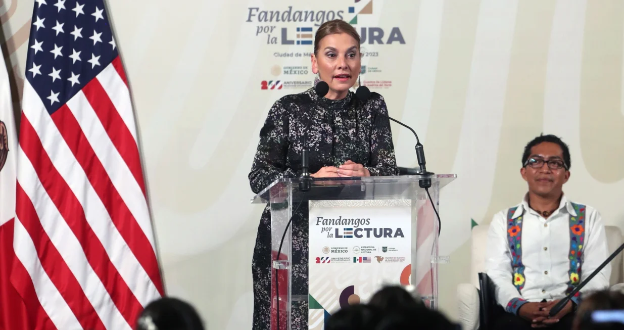 epa10397500 Beatriz Gutierrez Muller, writer, academic and wife of the president of Mexico, speaks during an event promoting reading at the National Palace in Mexico City, Mexico 09 January 2023. Gutierrez Muller and US First Lady Jill Biden held an alternative cultural event to the North American Leaders Summit, which will take place on 10 January in the Mexican capital with the Presidents of the US, Mexico, and the Prime Minister of Canada. EPA/Sashenka Gutierrez/Sashenka Gutierrez