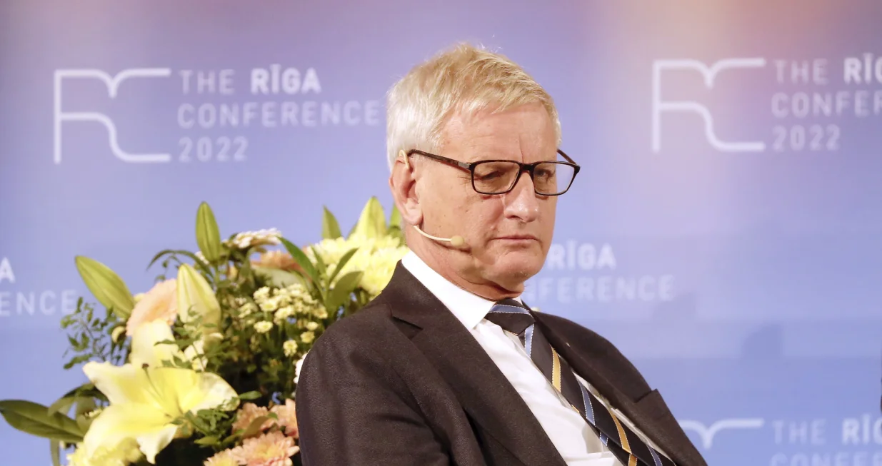 epa10256588 Former Prime Minister of Sweden Carl Bildt attends the opening session 'The West After 24 February' at the Riga Conference, Latvia, 21 October 2022. Over the course of two days on 21 to 22 October, a wide range of topics will be discussed. Aside from Russia's actions and intentions, other topics up for discussion include Canada's role as an energy supplier, the role of women in conflicts, and the future of the EU's Eastern Partnership. EPA/TOMS KALNINS/Toms Kalnins
