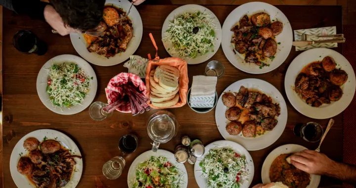 hrana, ručak, trpeza, iftar, iftarska sofra, ramazan/Unsplash