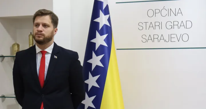 Uručenje Uvjerenja o dodjeli mandata novoizabranom načelniku Općine Stari Grad Sarajevo Irfanu Čengiću/Senad Gubelić