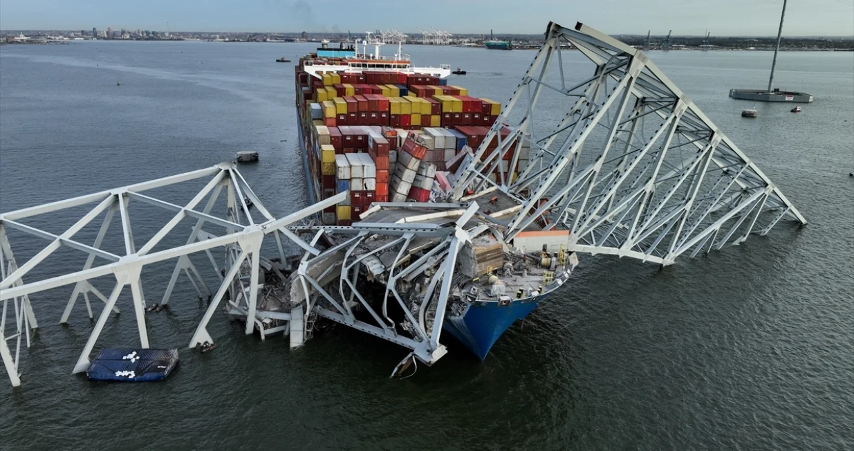 Brod srušio most u Baltimoreu/