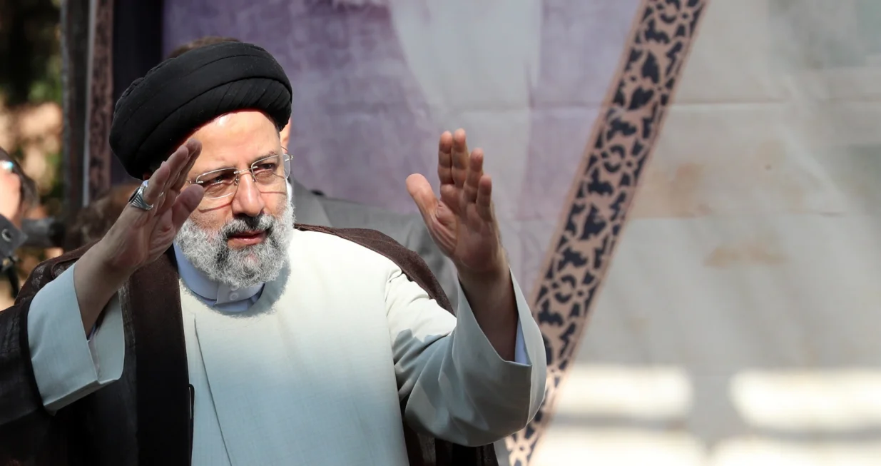 epa10285521 Iranian President Ebrahim Raisi greets the crowd during an anti-US rally marking the 43rd anniversary of the US Embassy takeover, in front of the former US Embassy in Tehran, Iran, 04 November 2022. Iranian students occupied the embassy on 04 November 1979 after the USA granted permission to the late Iranian Shah to be hospitalized in the United States. Over 50 US diplomats and guards were held hostage by students for 444 days. Iranian President Ebrahim Raisi said that Iran gained its freedom 43 years ago and that the country doesn't need the US to bring freedom for them. EPA/ABEDIN TAHERKENAREH/Abedin Taherkenareh
