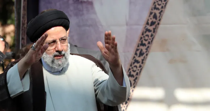 epa10285521 Iranian President Ebrahim Raisi greets the crowd during an anti-US rally marking the 43rd anniversary of the US Embassy takeover, in front of the former US Embassy in Tehran, Iran, 04 November 2022. Iranian students occupied the embassy on 04 November 1979 after the USA granted permission to the late Iranian Shah to be hospitalized in the United States. Over 50 US diplomats and guards were held hostage by students for 444 days. Iranian President Ebrahim Raisi said that Iran gained its freedom 43 years ago and that the country doesn't need the US to bring freedom for them. EPA/ABEDIN TAHERKENAREH/Abedin Taherkenareh