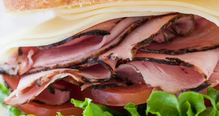 Visokoprocesirano meso je užasno za artritis/ Canva/Amir9937