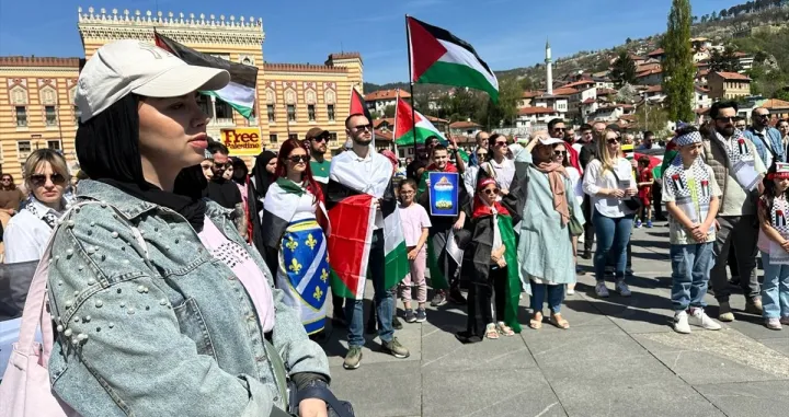 Skup podrške Palestini i Gazi održan je na platou prekoputa Vijećnice, u Sarajevu/Anadolija