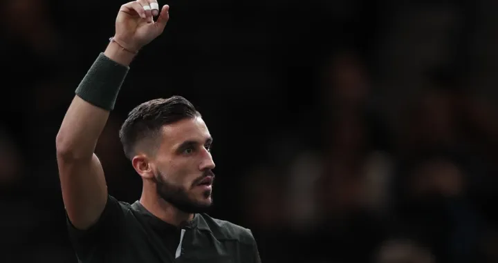 epa07956675 Damir Dzumhur of Bosnia Herzegovina reacts during his match against Benoit Paire of France at the Rolex Paris Masters tennis tournament in Paris, France, 28 October 2019. EPA-EFE/IAN LANGSDON