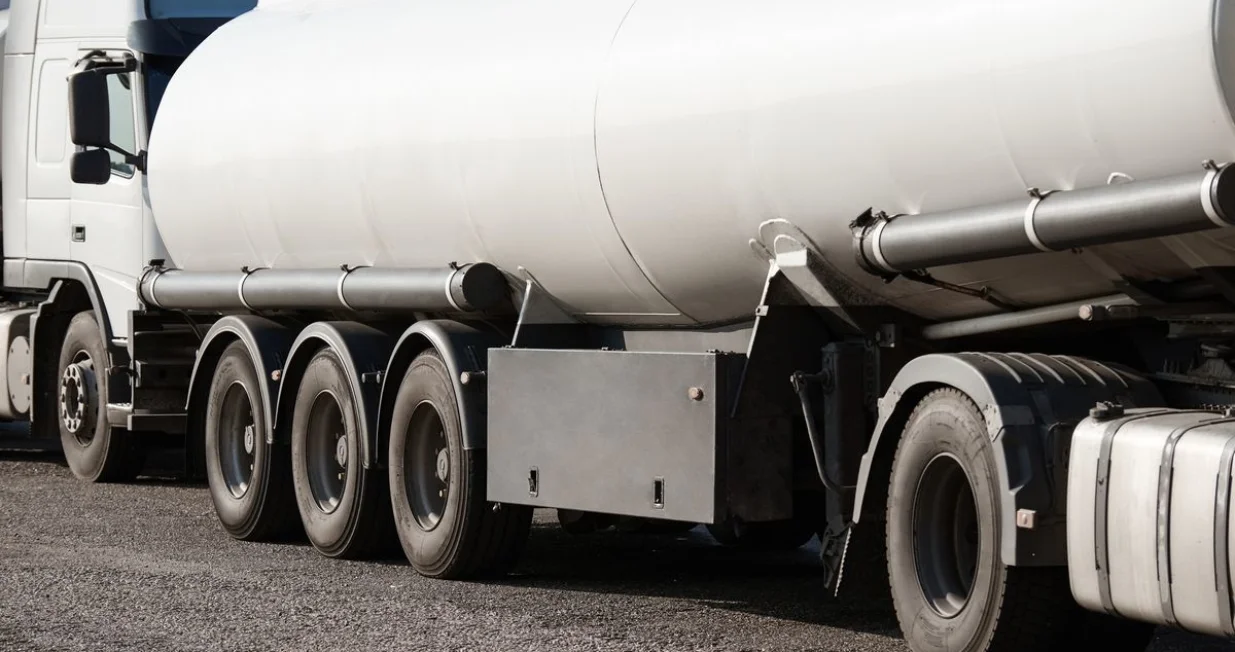 cisterna migranti ilustracija/