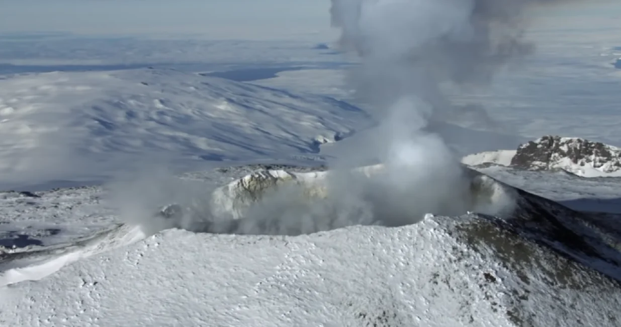 vulkan antarktika erupcija/