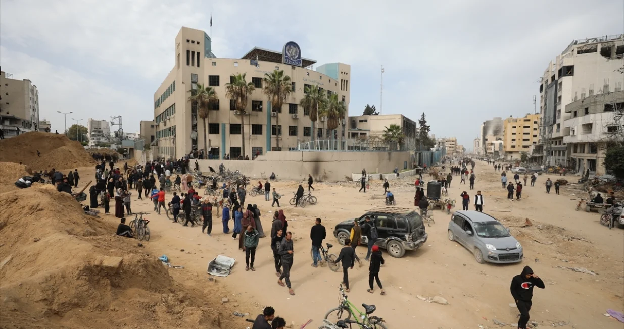 Palestinci čekaju brašno/Anadolija/