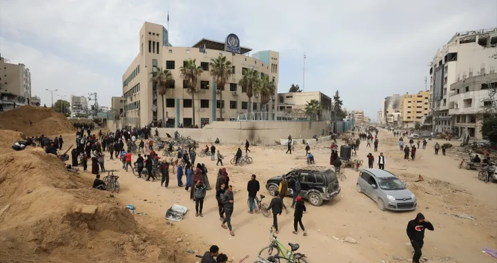 Palestinci čekaju brašno/Anadolija/