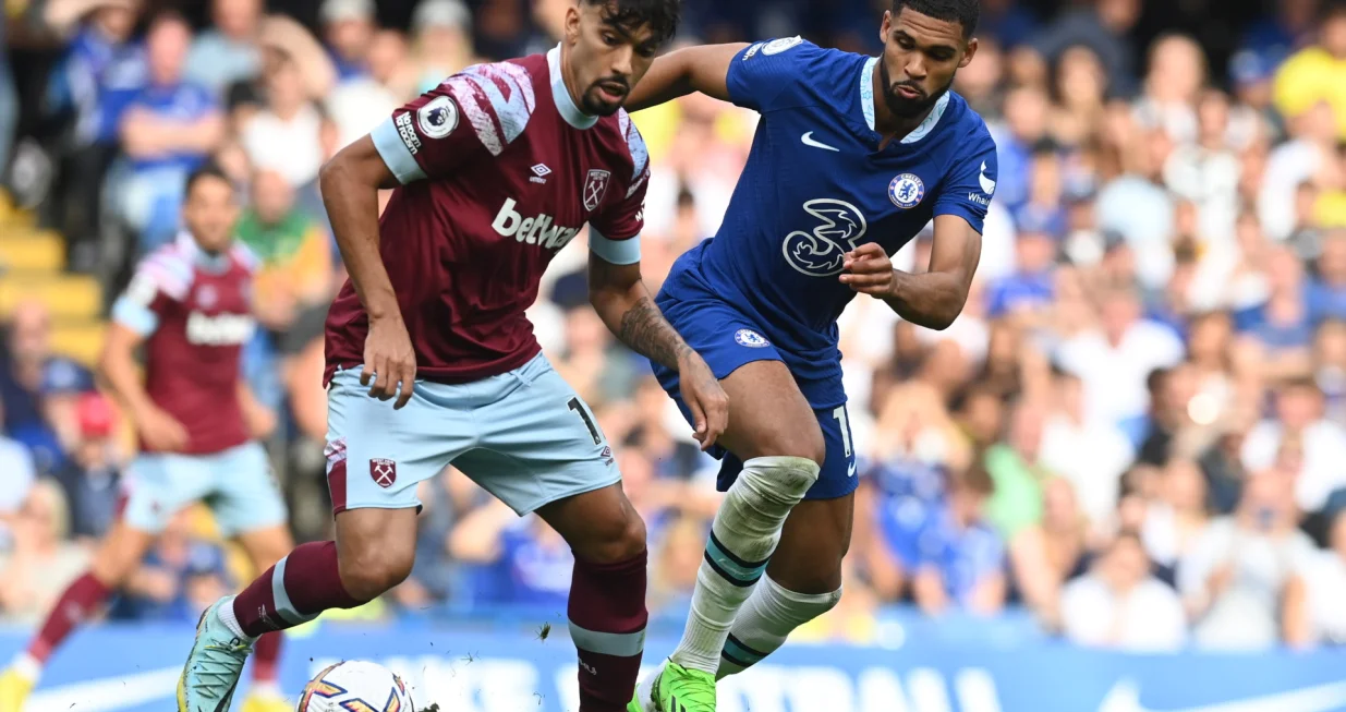 epa10157543 West Ham's Lucas Paqueta (L) and Chelsea's Ruben Loftus-Cheek (R) in action during the English Premier League soccer match between Chelsea FC and West Ham at the Stamford Bridge in London, Britain, 03 September 2022 EPA/NEIL HALL EDITORIAL USE ONLY. No use with unauthorized audio, video, data, fixture lists, club/league logos or 'live' services. Online in-match use limited to 120 images, no video emulation. No use in betting, games or single club/league/player publications