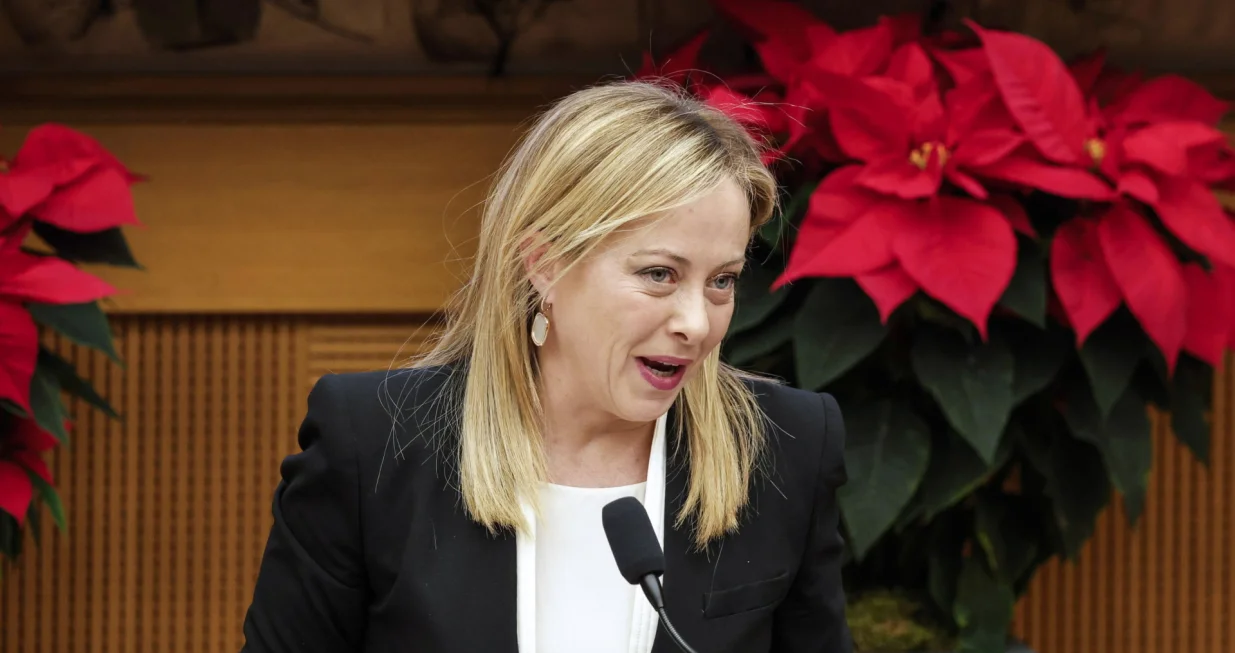 epa10381330 Italian Prime Minister Giorgia Meloni speaks during the traditional end-of-year press conference in Rome, Italy 29 December 2022. EPA/GIUSEPPE LAMI/Giuseppe Lami