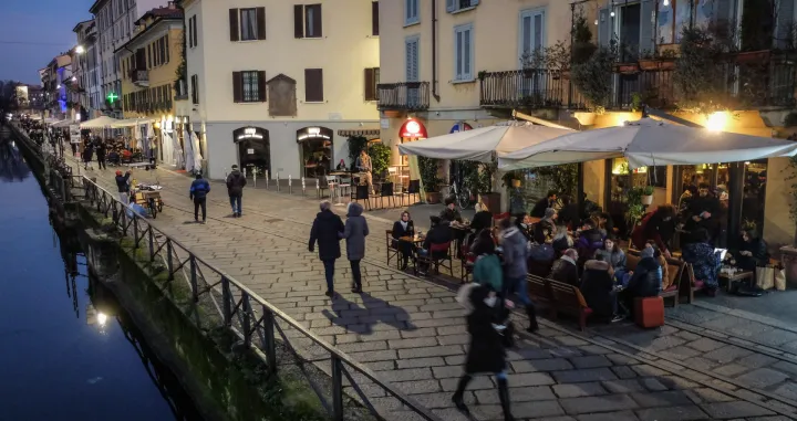 epa08980237 People enjoy the afternoon as bars are open for an aperitif during the second wave of the Covid-19 Coronavirus pandemic in Milan, Italy, 01 February 2021. The Lombardia Region is located in the so-called 'yellow zone'. EPA/MATTEO CORNER/Matteo Corner