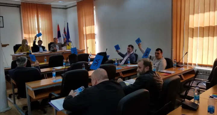 Održan je danas nastavak konstituirajuće sjednice Skupštine opštine Srebrenica na kojoj je, između ostalog, usvojen budžet Opštine Srebrenica za 2021. godinu.Usvojen je budžet u iznosu od oko 11,5 miliona KM. Za budžet su glasali samo srpski odbornici, dok bošnjački nisu prisustvovali današnjoj sjednici. (Adem Mehmedović - Anadolu Agency)/Adem Mehmedović