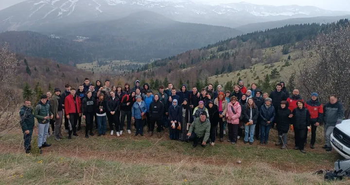 Učesnici pošumljavanja na Igramnu/