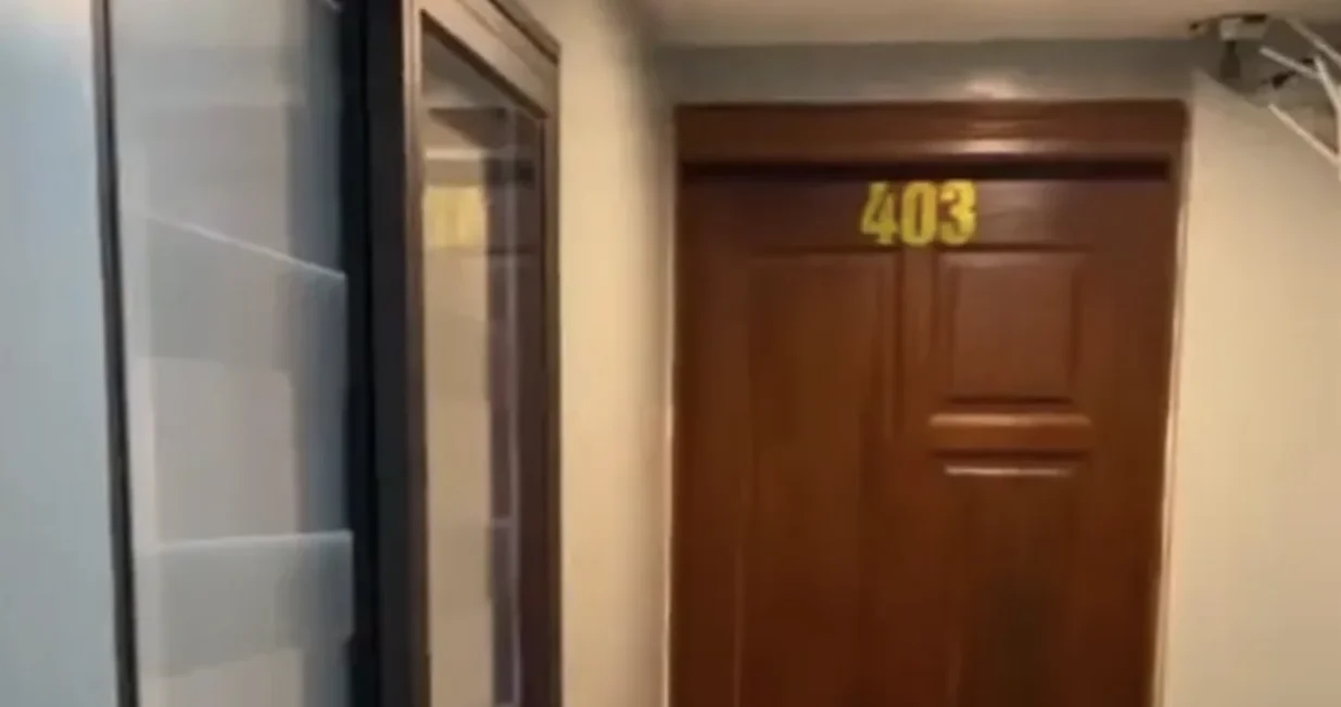 Jeziv prizor uz sobu 403/ Screenshot/